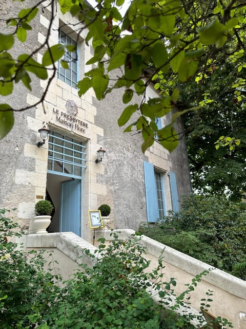 Facade/entrance, Landmark view