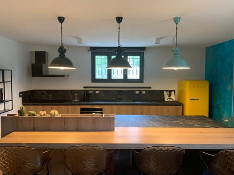 Kitchen or kitchenette, pet friendly, stove