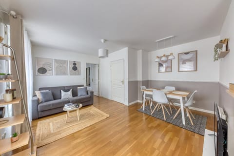 Kitchen or kitchenette, Living room, Seating area, Dining area, washing machine