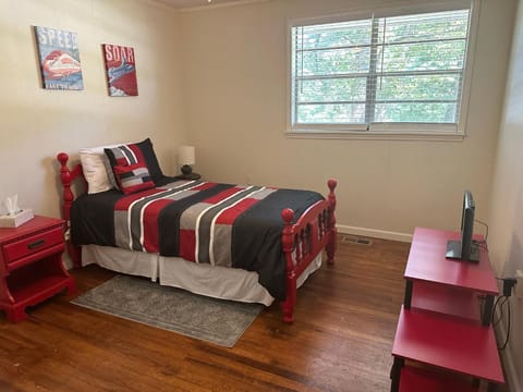 Little House by the Lake House in Reed Creek