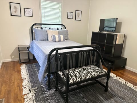 Little House by the Lake House in Reed Creek