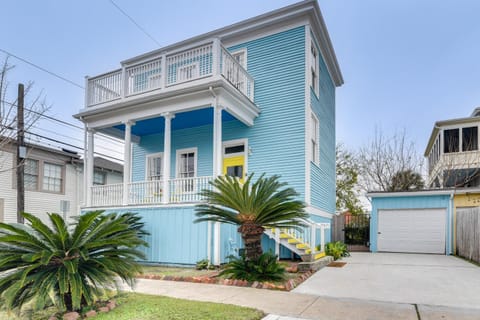Less Than 1 Mi to Porretto Beach! Family Coastal Retreat House in Texas City