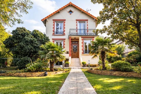Property building, Spring, Day, Garden