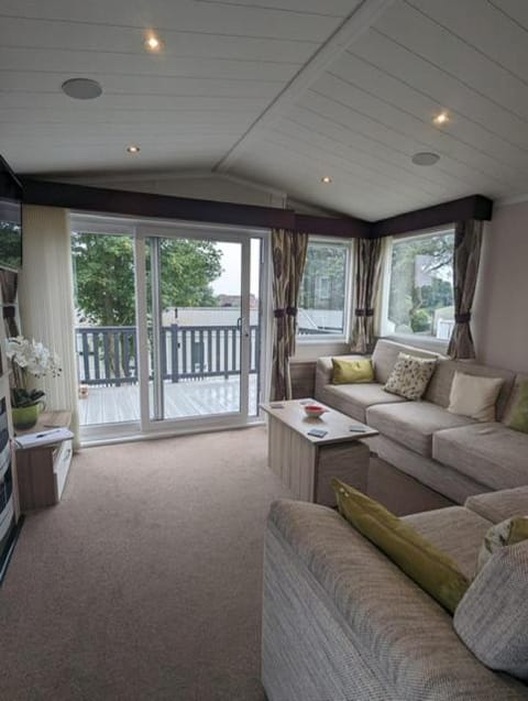 Natural landscape, Balcony/Terrace, Living room, Seating area