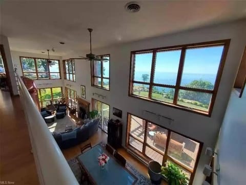 Balcony/Terrace, Living room, Seating area, Lake view