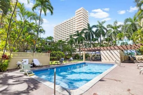 Swimming pool, sunbed