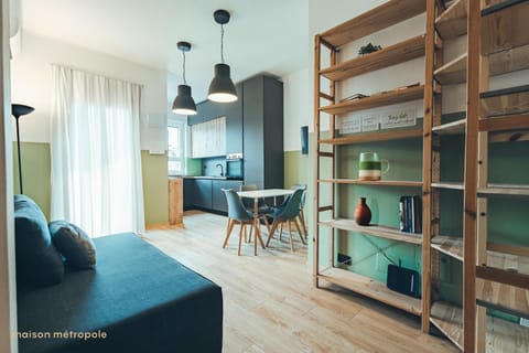 TV and multimedia, Kitchen or kitchenette, Seating area