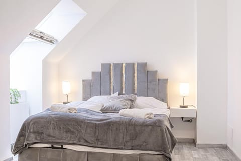 Property building, Bed, Bedroom