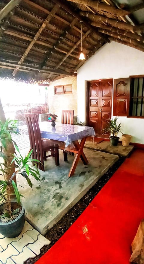 Seating area, Dining area