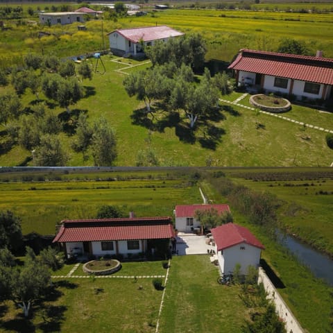 Property building, Garden, Parking