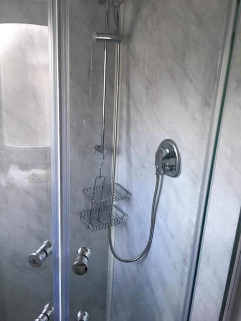 Budget Room in Mount Pleasant, shared bathroom R4 Vacation rental in Swansea