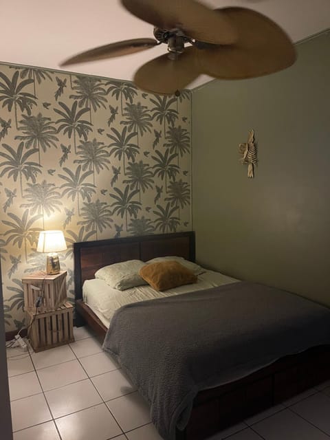 Bed, Photo of the whole room, Bedroom, fireplace