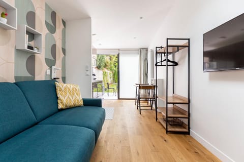 TV and multimedia, Living room, Seating area