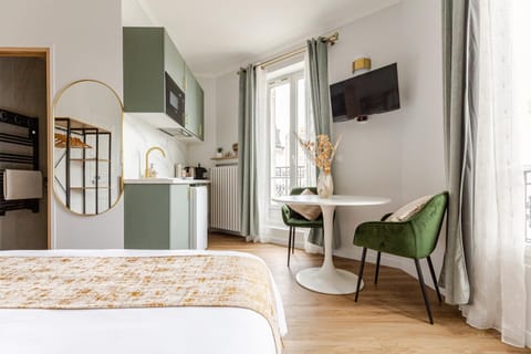 Bed, Kitchen or kitchenette, Dining area, Bedroom, kitchen, kitchen