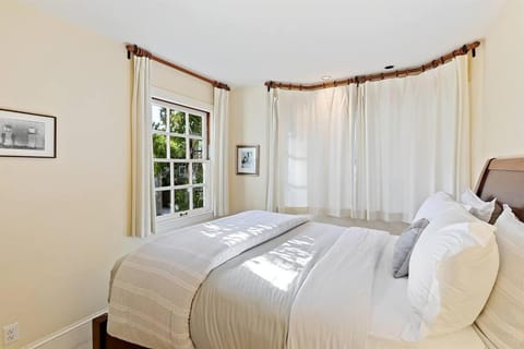 Luxury Home Next to Stanford University House in Stanford