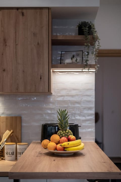 Kitchen or kitchenette, Food and drinks, Food