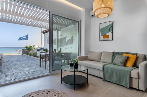 Natural landscape, View (from property/room), Balcony/Terrace, Living room, Seating area, Sea view