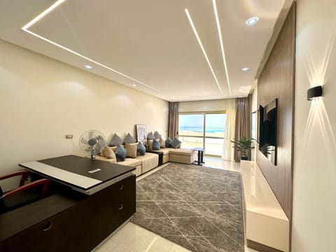Communal lounge/ TV room, TV and multimedia, Living room, Seating area, Evening entertainment