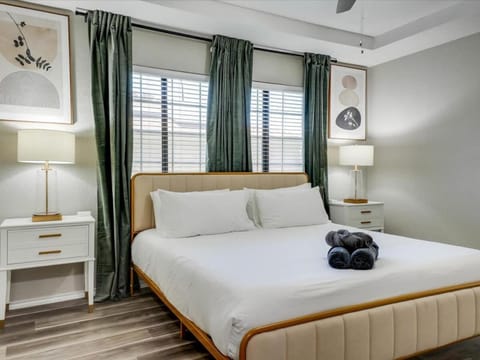 Texan Hideaway - Cozy Convenient Comfortable House in Lewisville