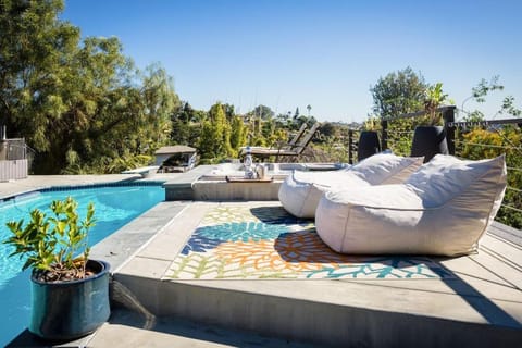 Amazing Views with Heated Pool and Jacuzzi Near Beach House in Solana Beach