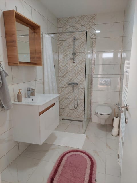 Shower, Toilet, Bathroom