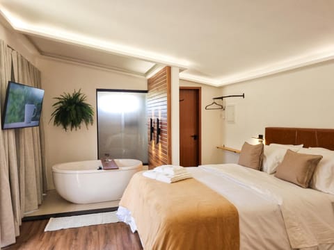 Bed, TV and multimedia, Photo of the whole room, Bedroom, Bath, towels, wardrobe