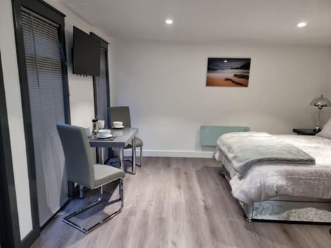 Breda Lodge Cosy Studio Space Apartment in Belfast