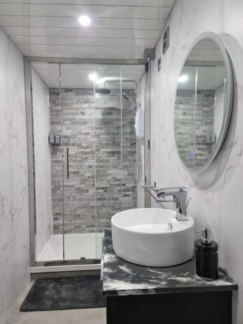 Breda Lodge Cosy Studio Space Apartment in Belfast