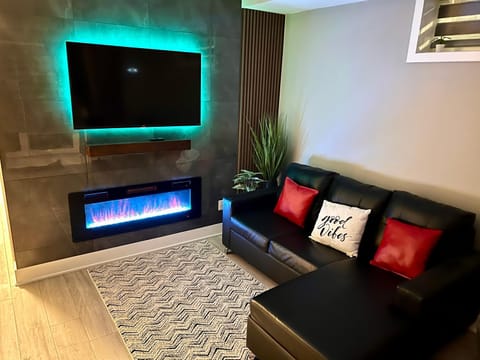 TV and multimedia, Seating area, flat iron