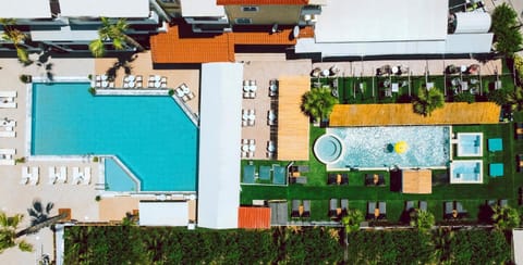 Property building, Bird's eye view, Hot Tub, Swimming pool