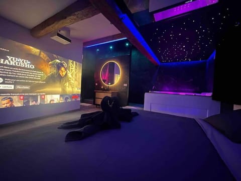 Hot Tub, TV and multimedia, Bedroom