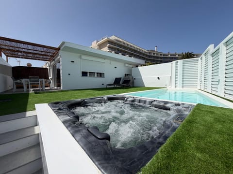 Facade/entrance, Swimming pool