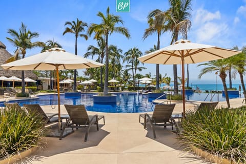 Beach, Pool view, Sea view, Swimming pool, sunbed