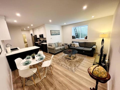 Grand Boulevard Basement Suite Apartment in North Vancouver