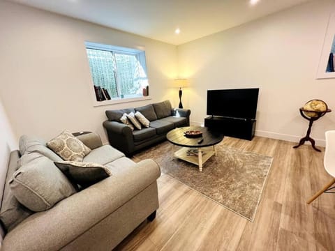Grand Boulevard Basement Suite Apartment in North Vancouver