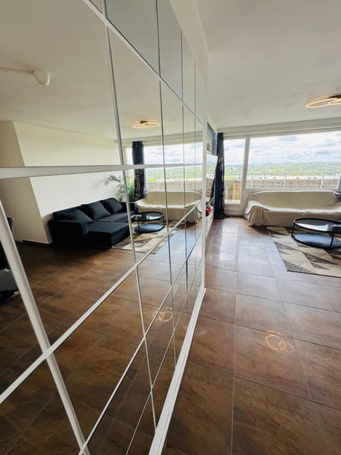 Appart meublé 92m2 + 2 terrasses Apartment in Flanders