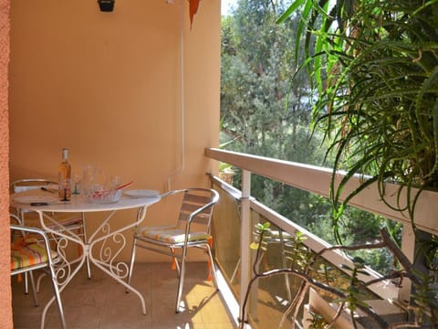 Appartement 2P 4 Couchages avec Balcon et Garage - Proche Plage et Commerces - FR-1-251-520 Apartment in Bormes-les-Mimosas