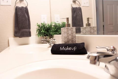 “Casa Linda” Relaxing stay in a friendly community Villa in San Antonio