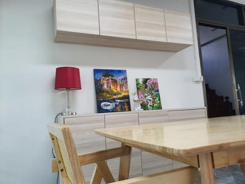 Restaurant/places to eat, Dining area