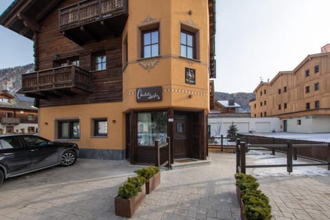 Property building, Neighbourhood, Street view