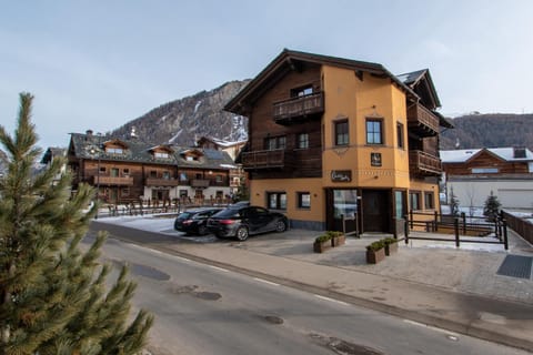 Property building, Street view