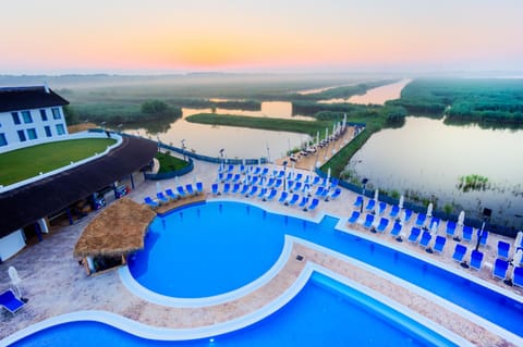 Swimming pool, Swimming pool