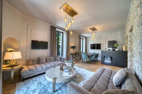 TV and multimedia, Living room, Decorative detail, Seating area, Dining area, internet