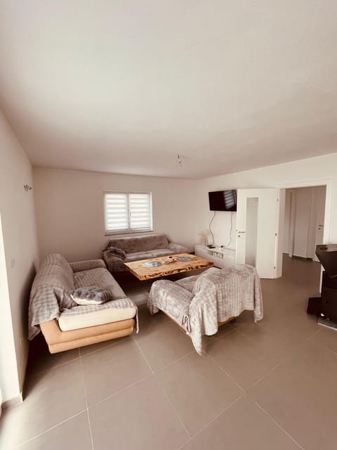 Living room, Area and facilities