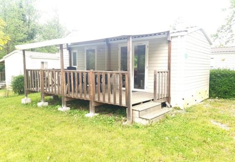 Camping Onlycamp Les Peupliers du Lac Campground/ 
RV Resort in Haute-Savoie