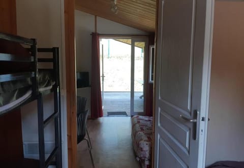 Camping Onlycamp Les Peupliers du Lac Campground/ 
RV Resort in Haute-Savoie