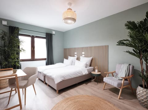 Bed, Living room, Photo of the whole room, Bedroom