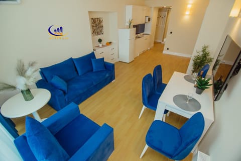 TV and multimedia, Kitchen or kitchenette, Living room, Seating area, air conditioner