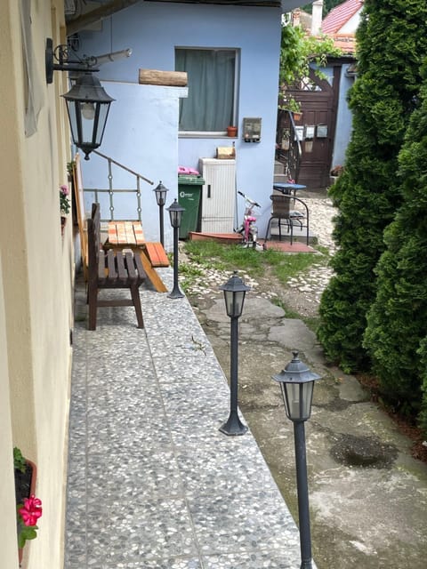 Property building, Garden, Balcony/Terrace