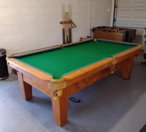 Billiard, Game Room